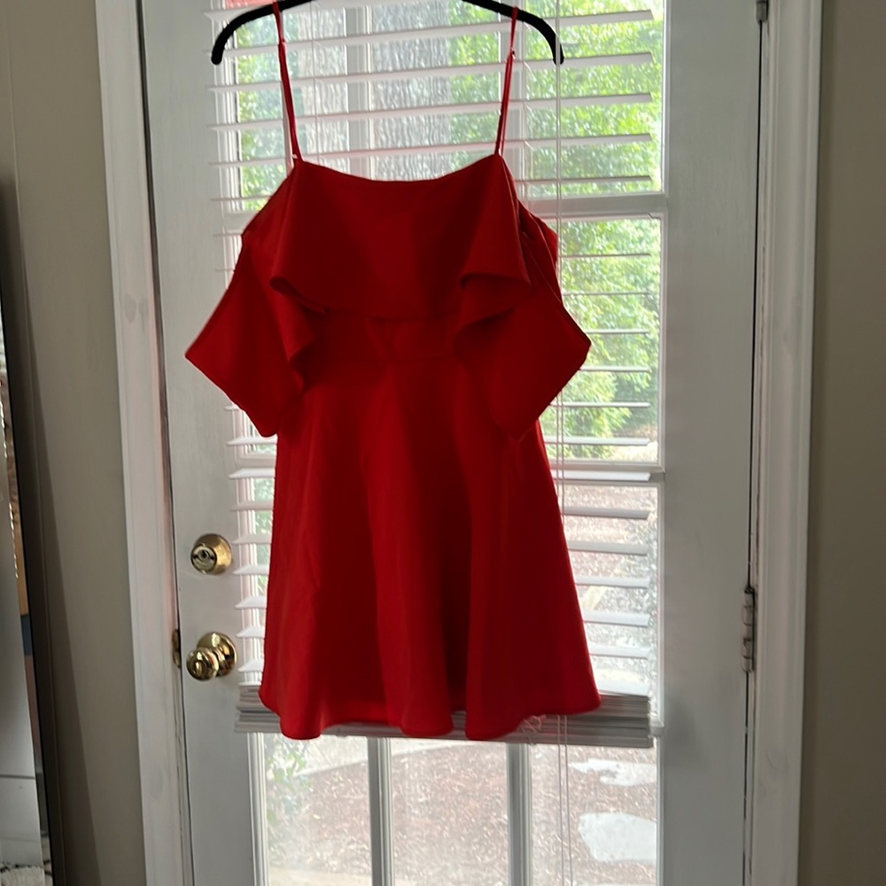 Great mini dress with off the shoulder sleeves